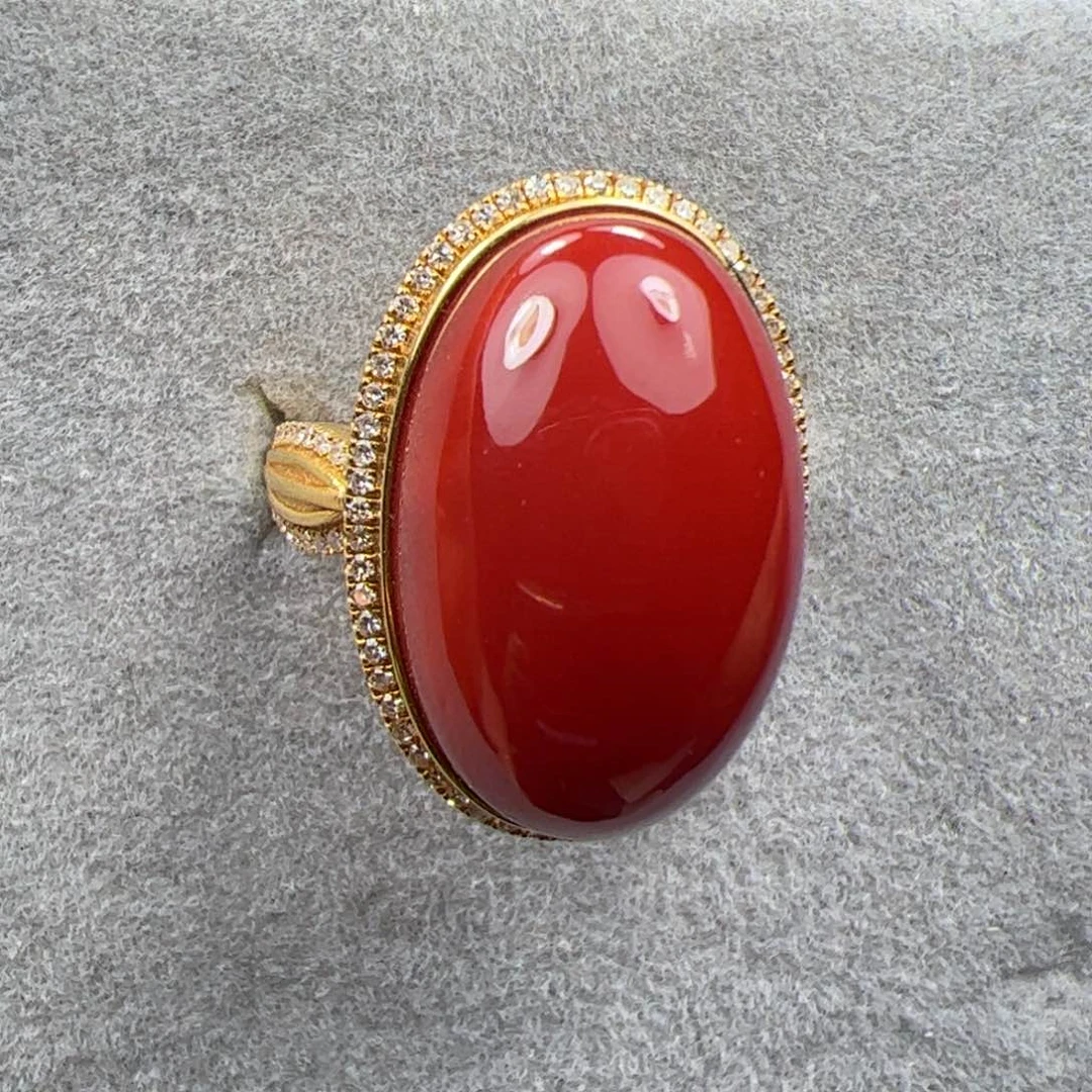 18K金镶嵌戒指南红玛瑙