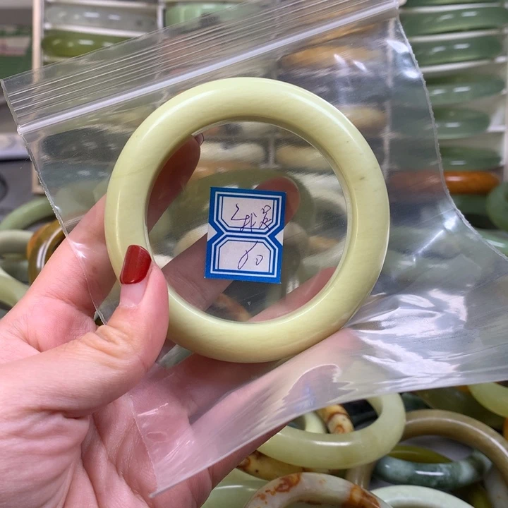 蛇纹石玉手镯未镶嵌我****阿