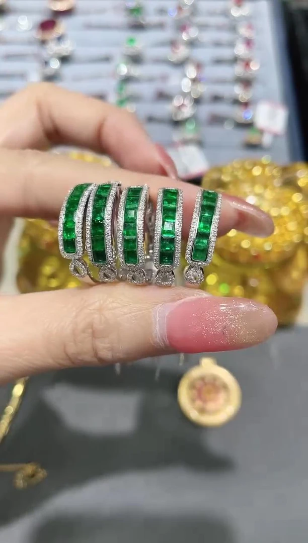 18K金镶嵌天然祖母绿戒指排戒 多样性发其一