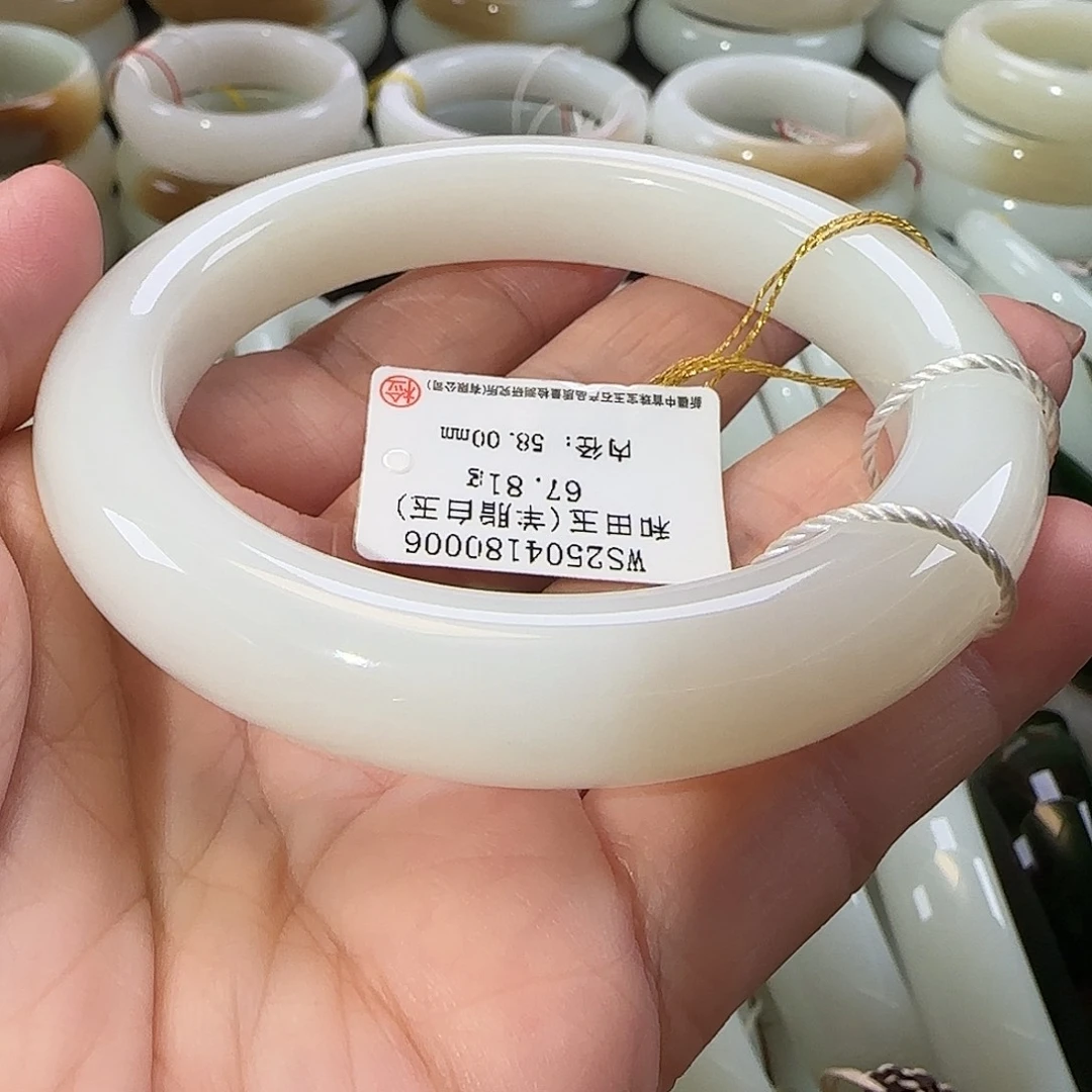 和田玉未镶嵌手镯