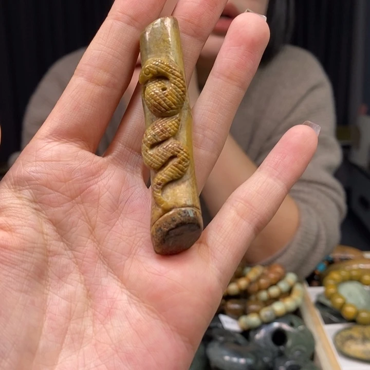 岫岩河磨玉（透闪石质玉）颈饰未镶嵌