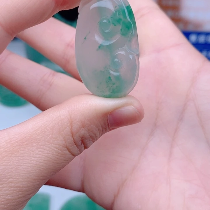 颈饰未镶嵌石英质玉