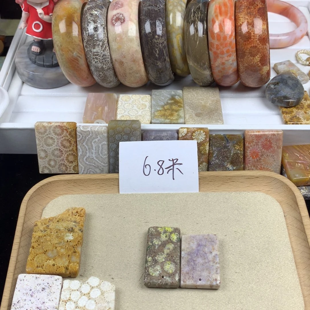 阿***音硅化珊瑚（珊瑚玉）未镶嵌颈饰