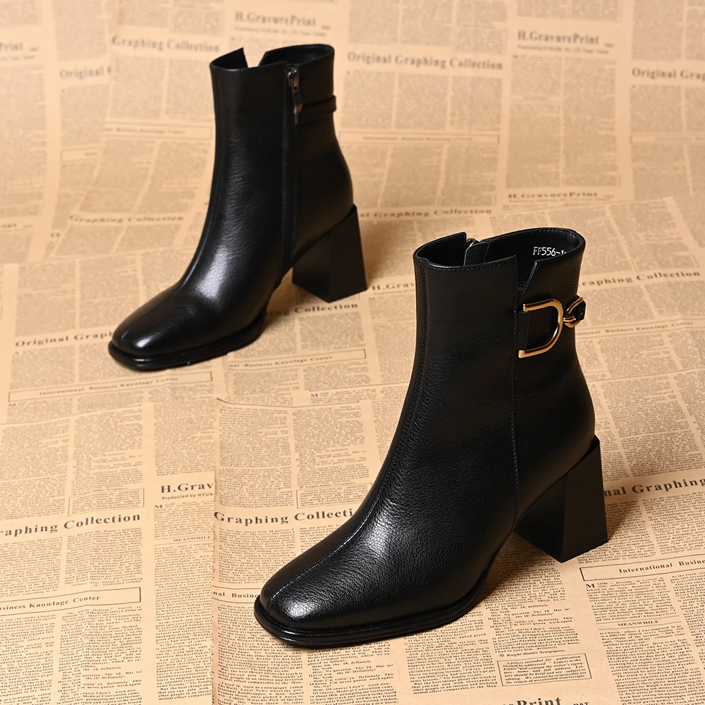 方头瘦瘦靴秋冬粗高跟显瘦短靴英伦风黑色加绒复古时尚百搭马丁靴