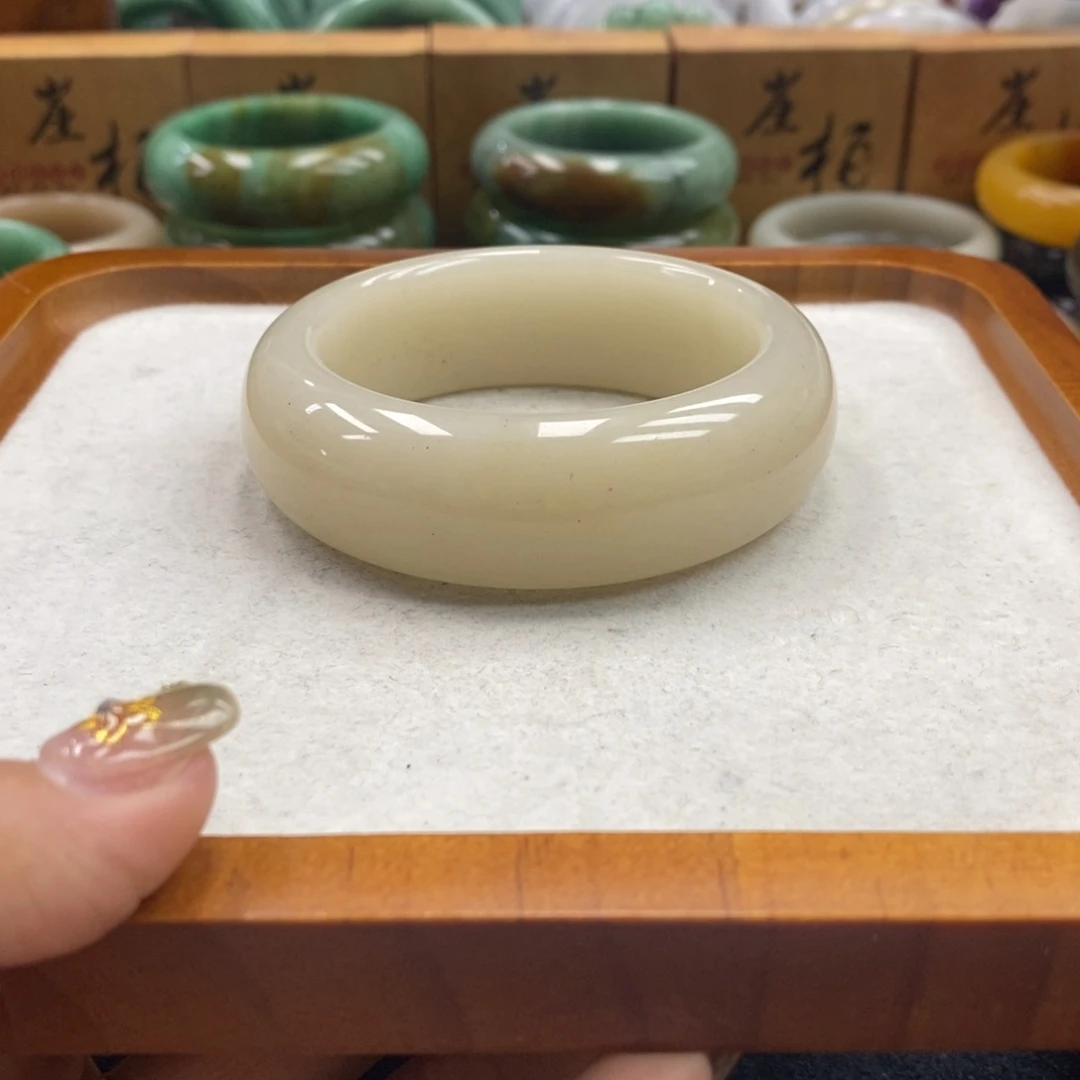 石英岩玉手镯未镶嵌