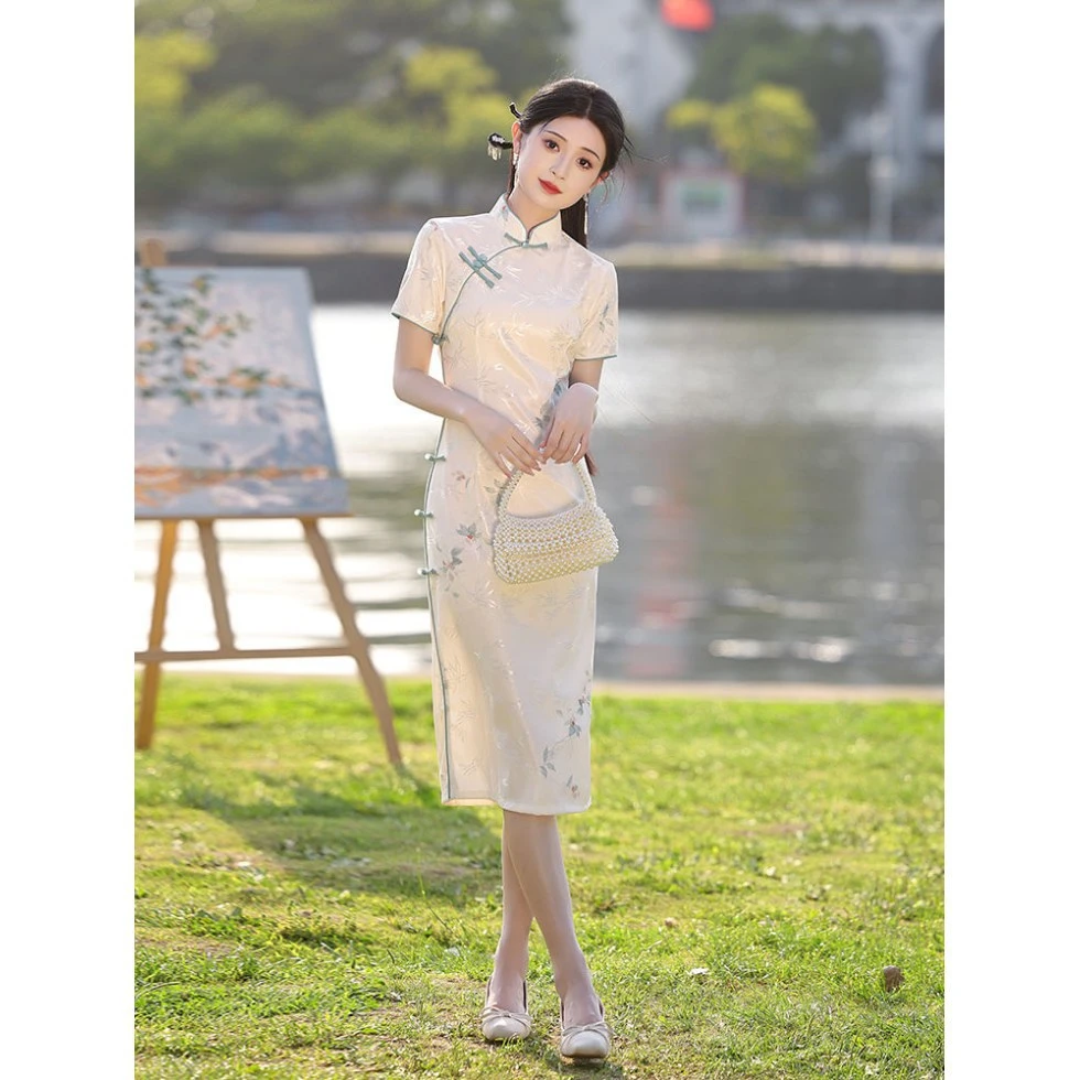 旗袍2025新款夏季改良年轻款少女清冷感白色新中式日常可穿中长款