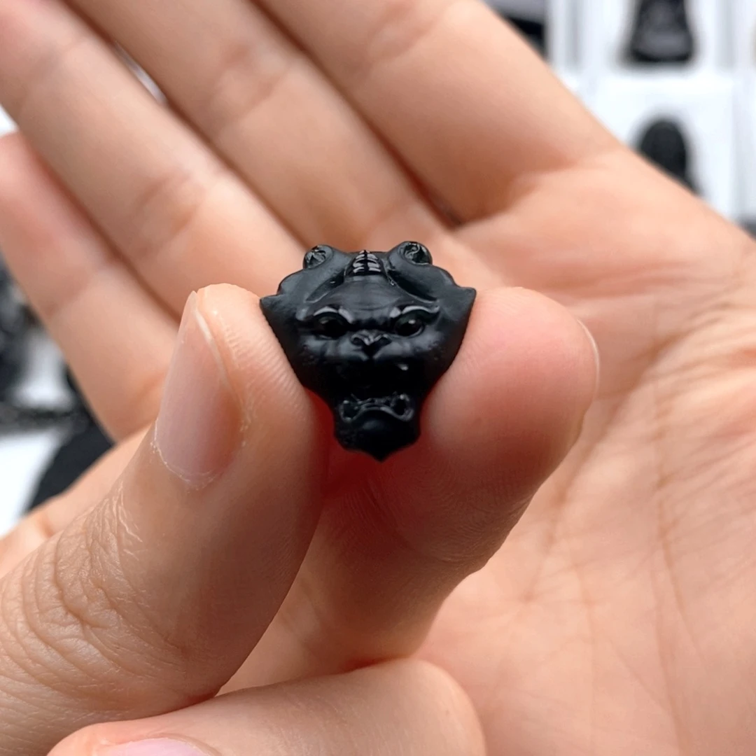 颈饰未镶嵌翡翠饕餮