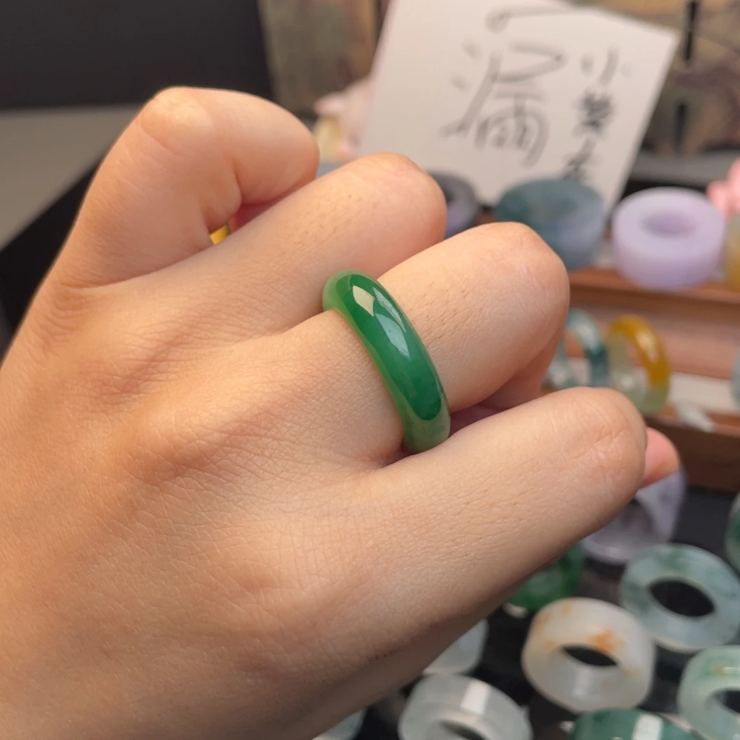 定制翡翠未镶嵌  阳绿半山水