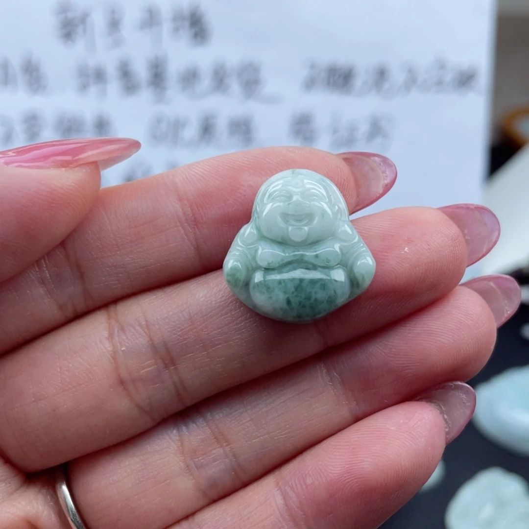 翡翠未镶嵌颈饰佛公