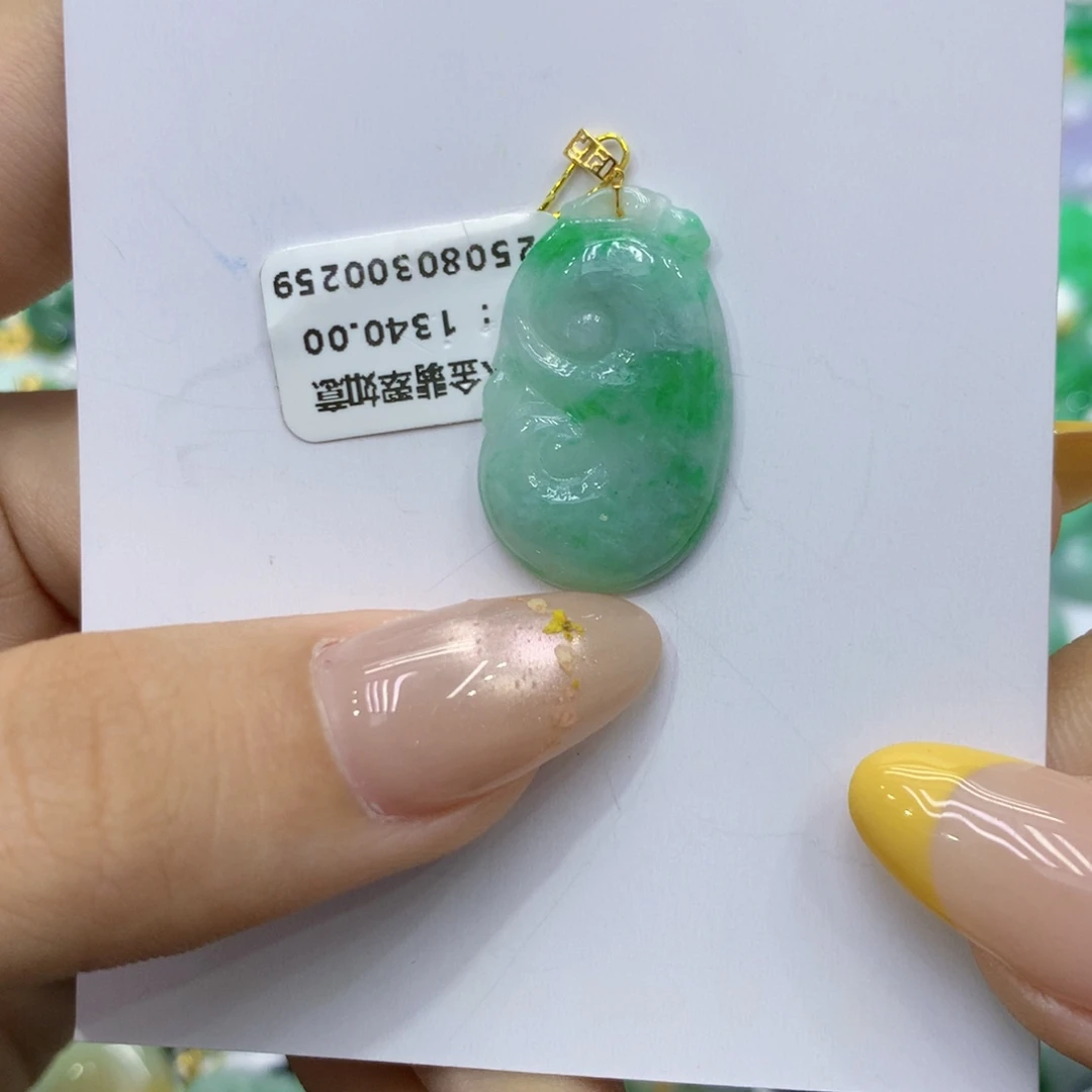 颈饰18K金镶嵌翡翠