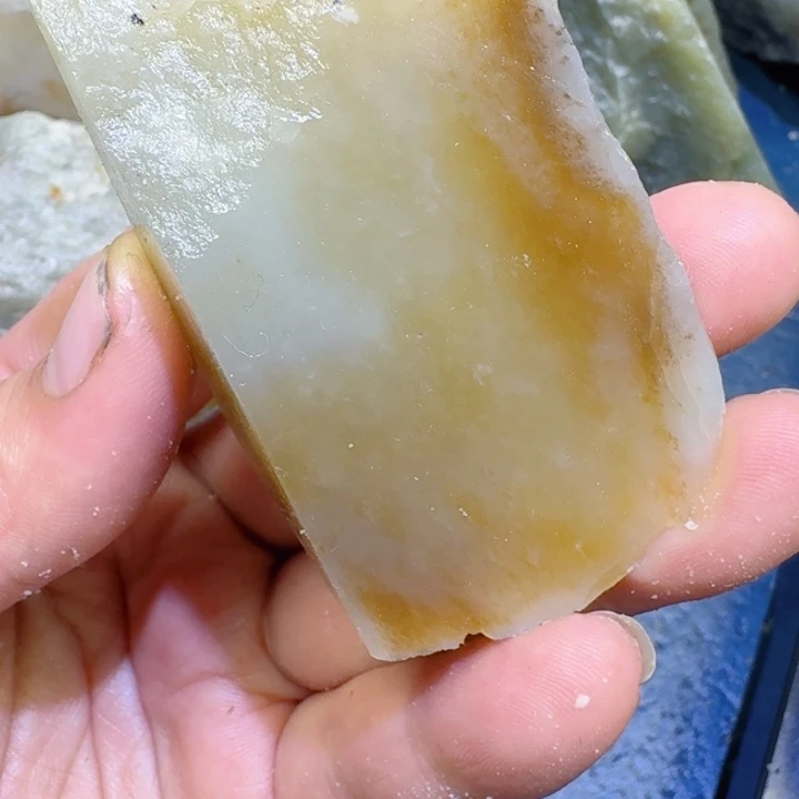 M***g和田玉未镶嵌珠宝半成品