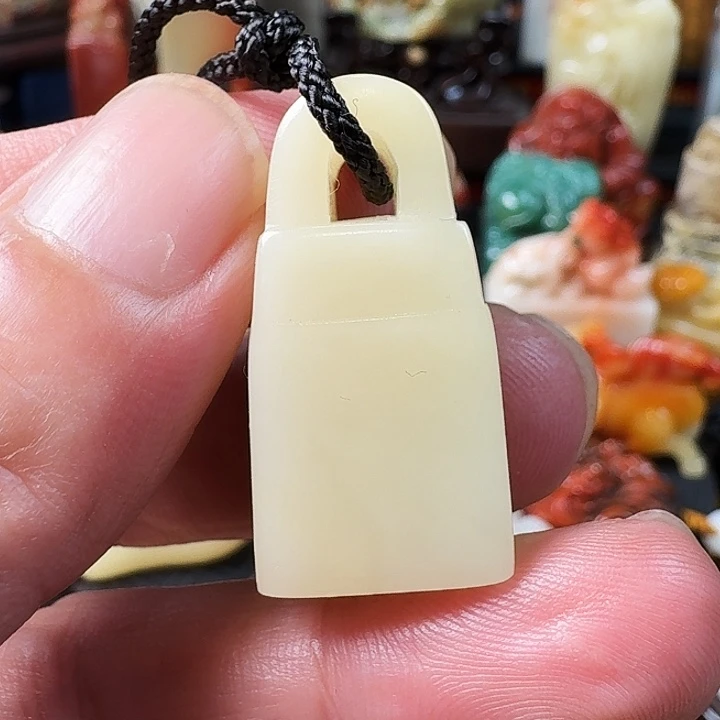 寿山石山頂白芙蓉石