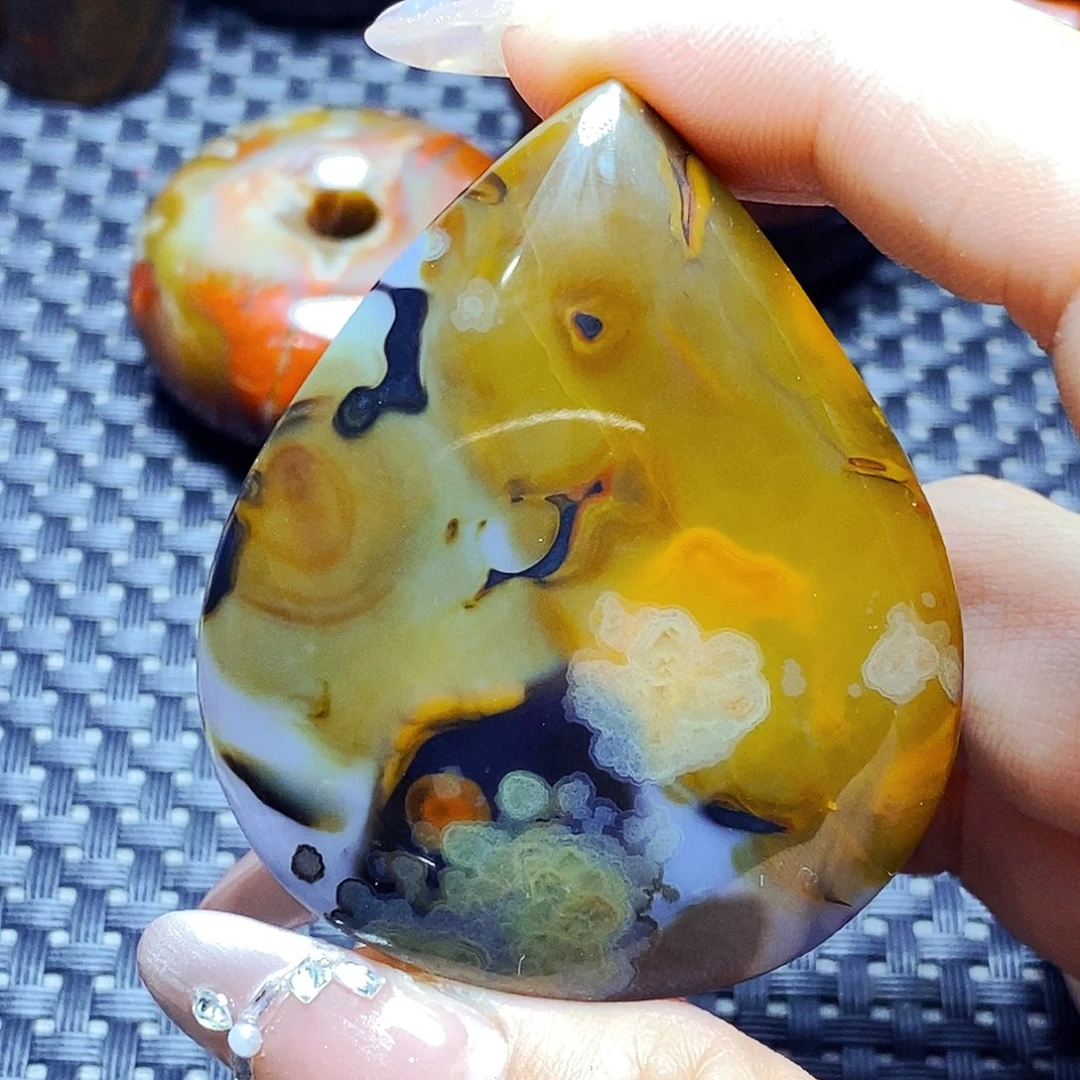 未镶嵌颈饰玛瑙/玉髓苏*