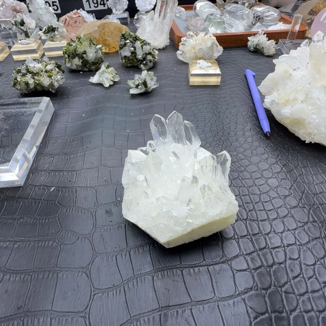 童***爽石材天然水晶摆件