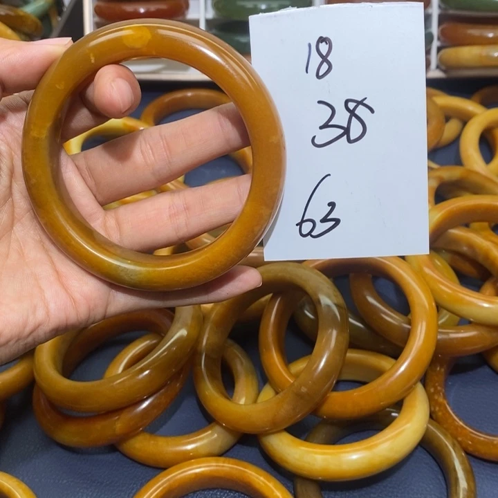 蛇纹石玉未镶嵌手镯燕***飞