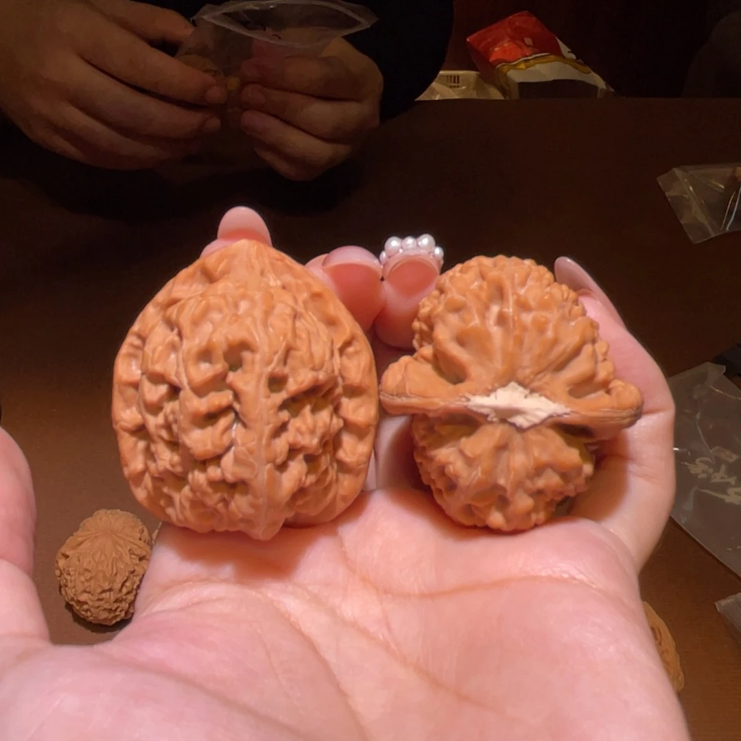 文玩核桃把件39一代红莲全品 （新核桃）