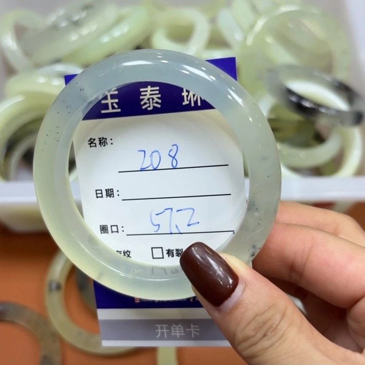 未镶嵌岫玉手镯天然