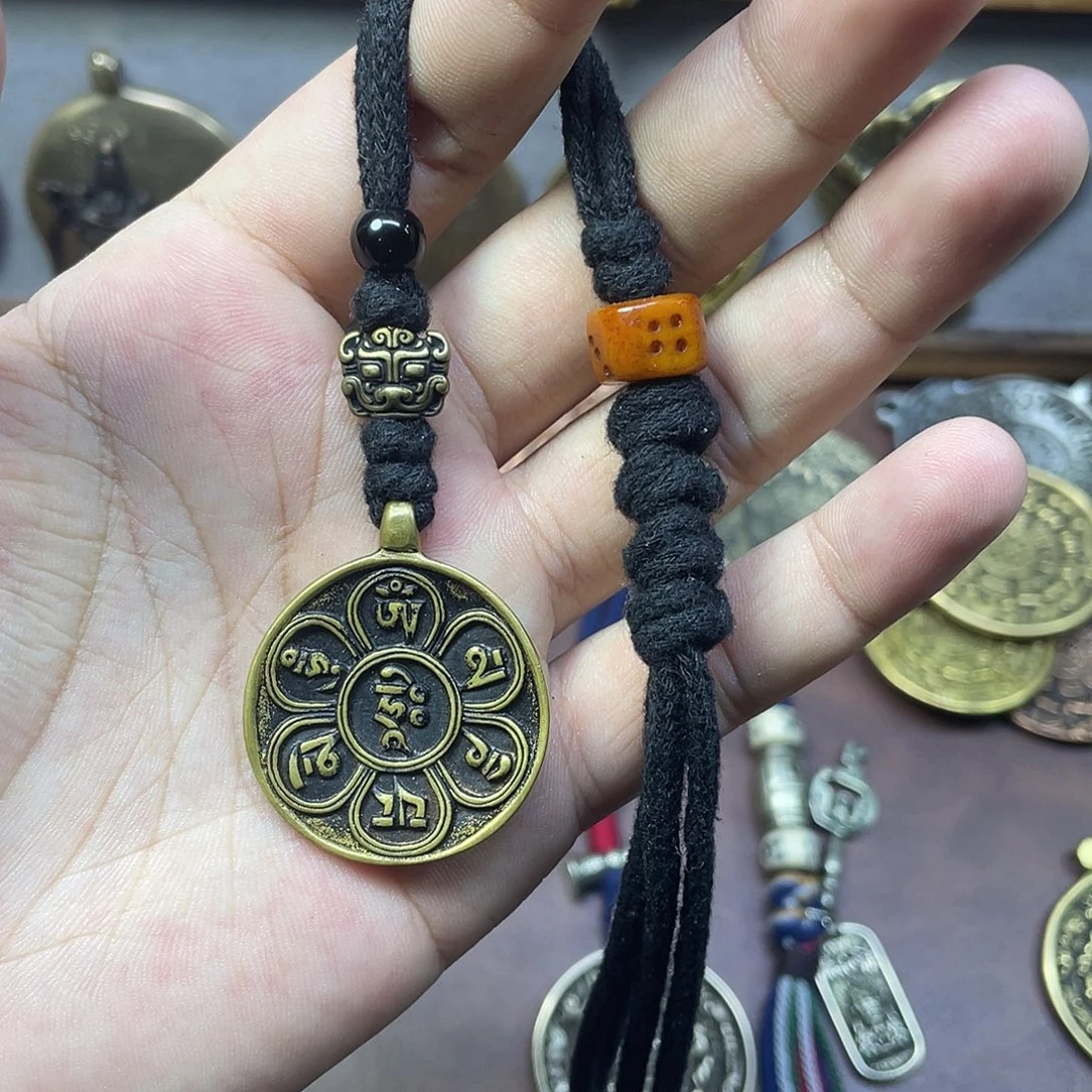 黄铜老料六字真言包挂