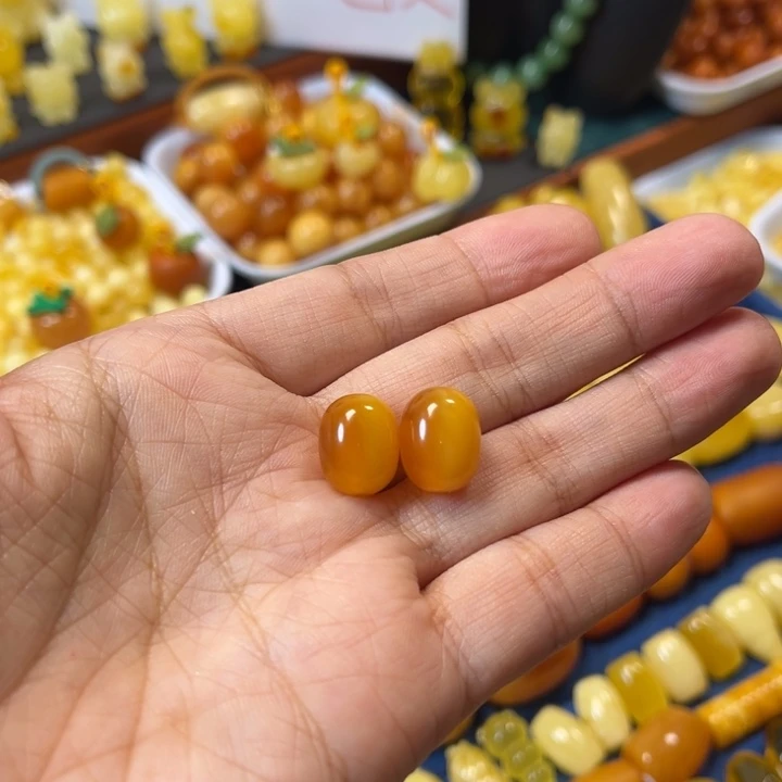 琥珀未镶嵌裸石卡10加老蜡枣一对微瑕漏