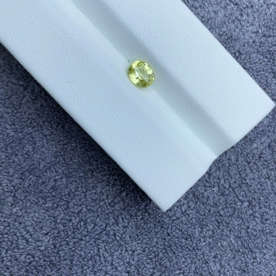 裸石金绿宝石0.72Ct。
