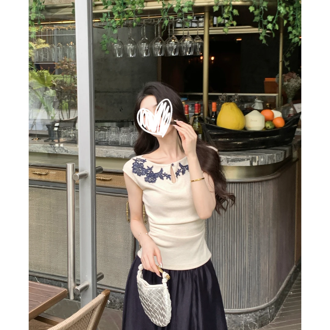 2025夏季新款一整套千金气质刺绣花边上衣缎面大裙摆百搭两件套