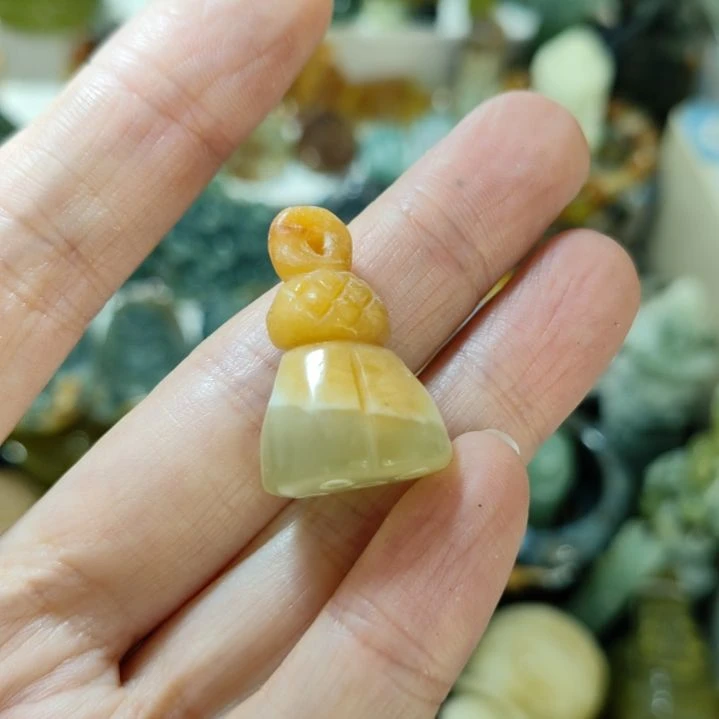 岫玉未镶嵌挂坠款式