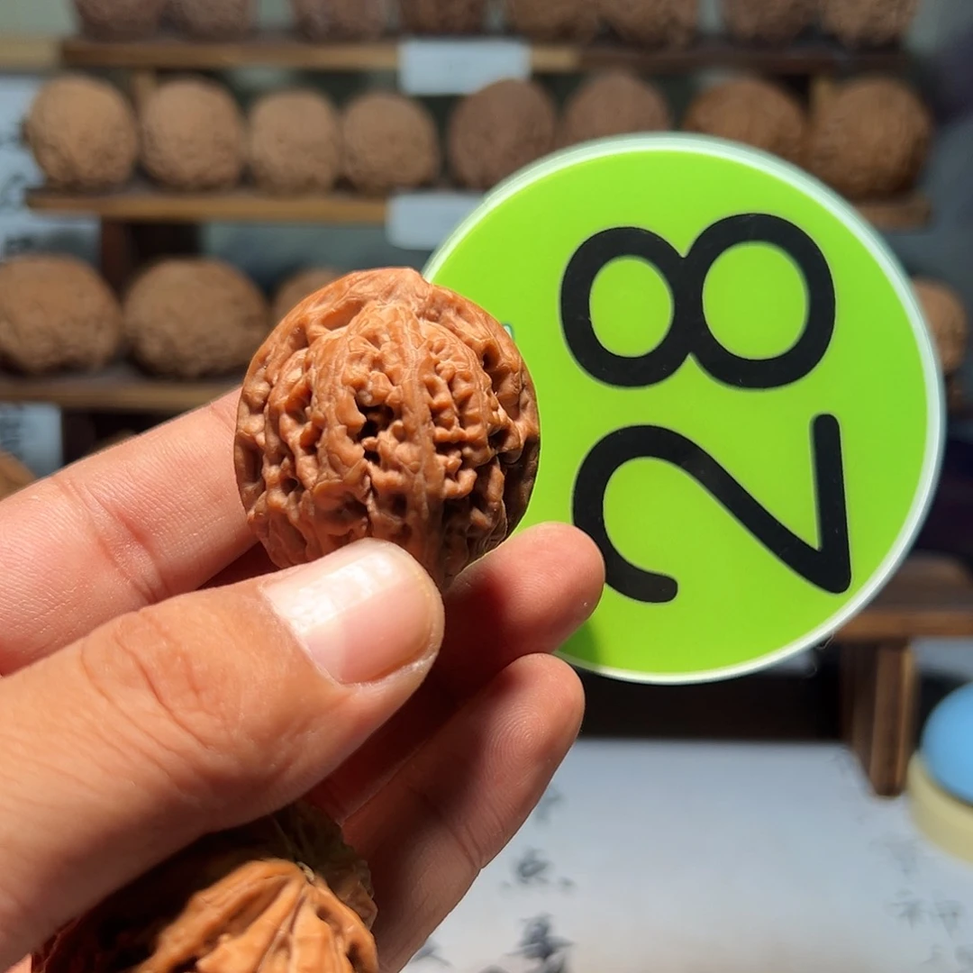 山**贝文玩核桃，绿色28号