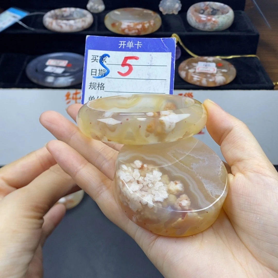石英质玉手镯未镶嵌