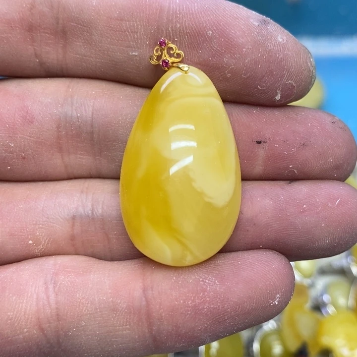 蜜蜡裸石18K金镶嵌吊坠