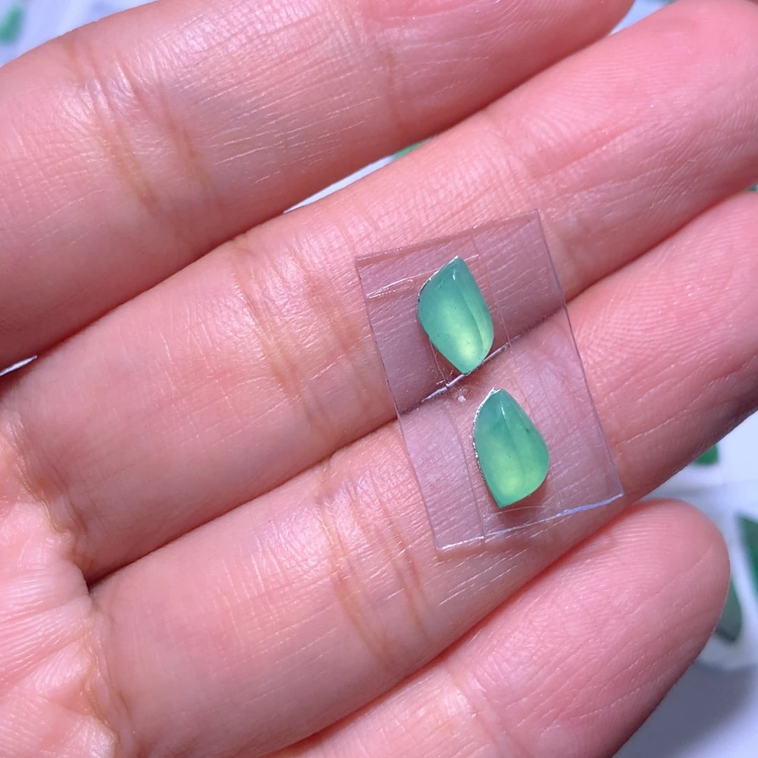 翡翠未镶嵌颈饰随行