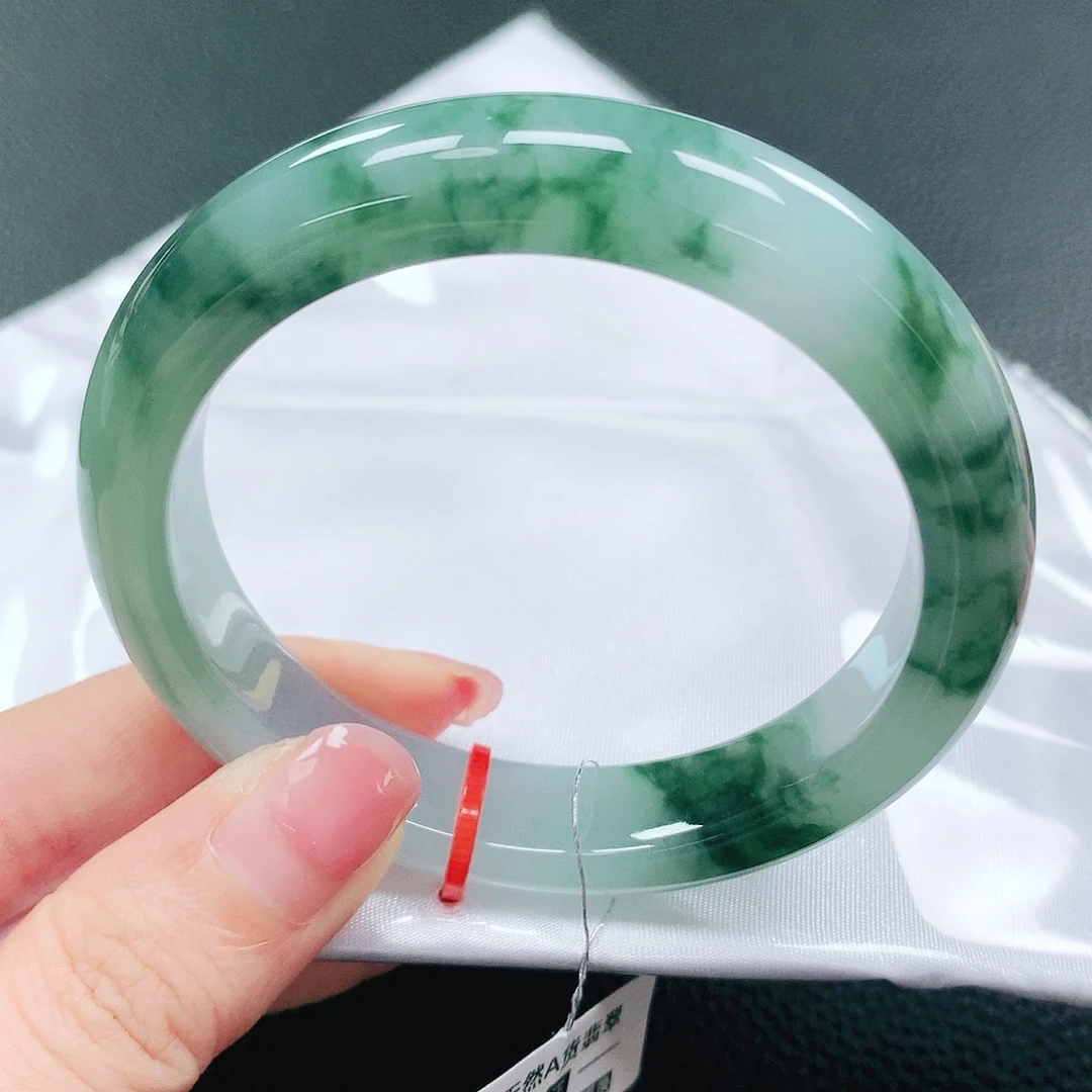翡翠手镯未镶嵌56圈
