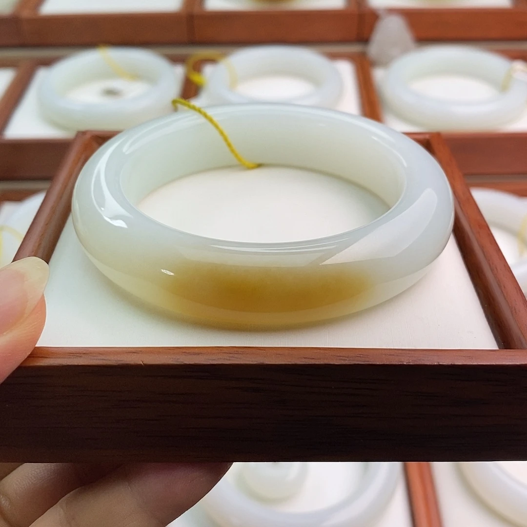 和田玉（糖玉）手镯未镶嵌