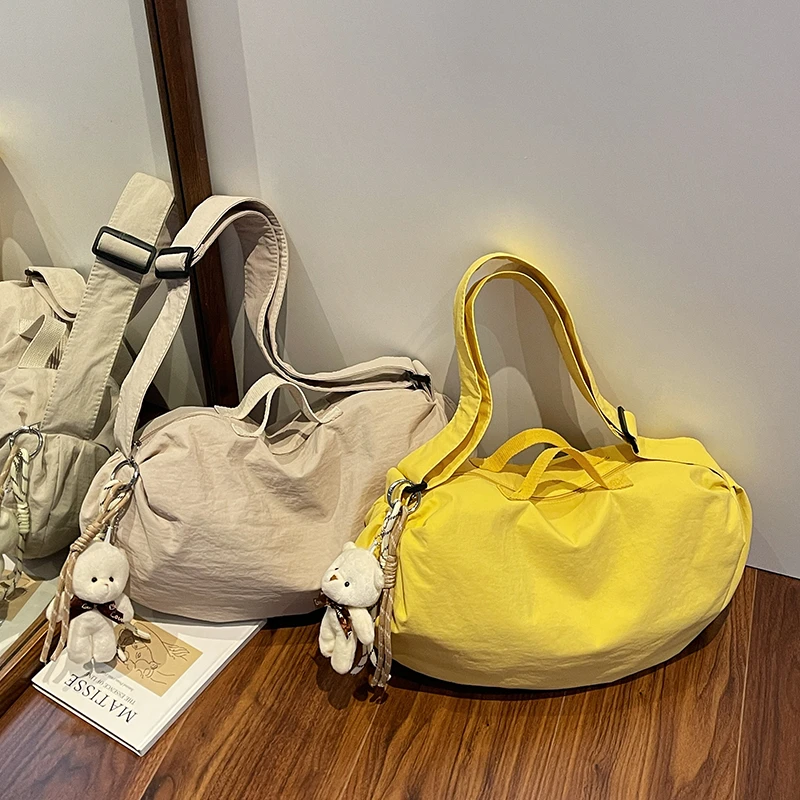 轻便百搭尼龙布包包女2025新款休闲通勤单肩斜挎包时尚手提健身包