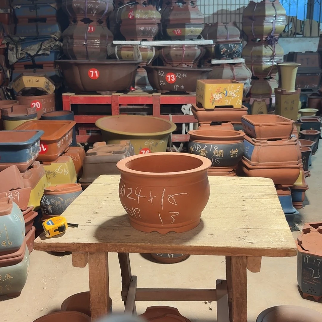 紫砂紫砂花盆金鱼缸一个