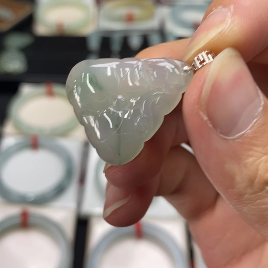 翡翠18K金镶嵌颈饰翡翠