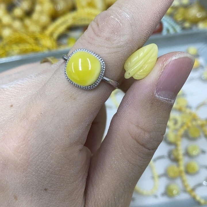 蜜蜡银S925镶嵌裸石戒指