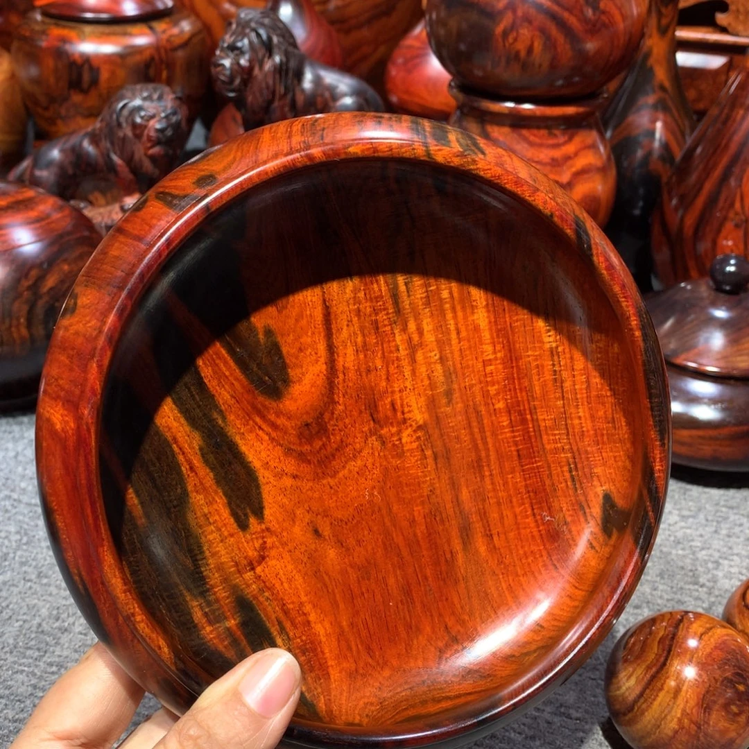 大***。木大红酸枝笔洗一个