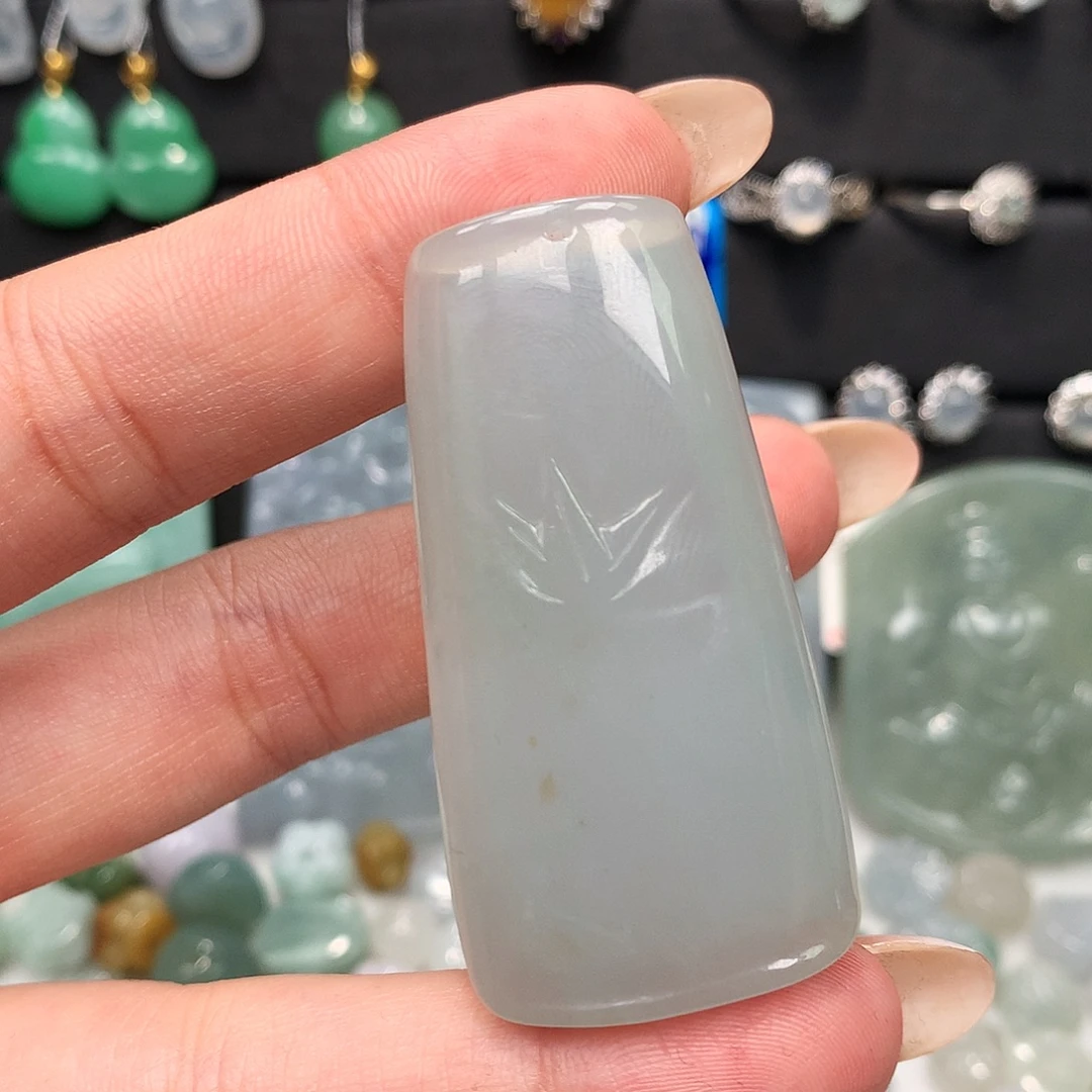 翡翠未镶嵌颈饰竹节
