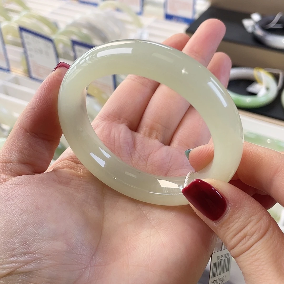 和田玉未镶嵌手镯冰胶果冻底晴水 稍厚装 种老肉细 无明显包容