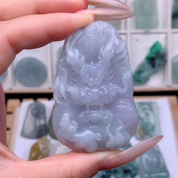 翡翠未镶嵌颈饰龙牌