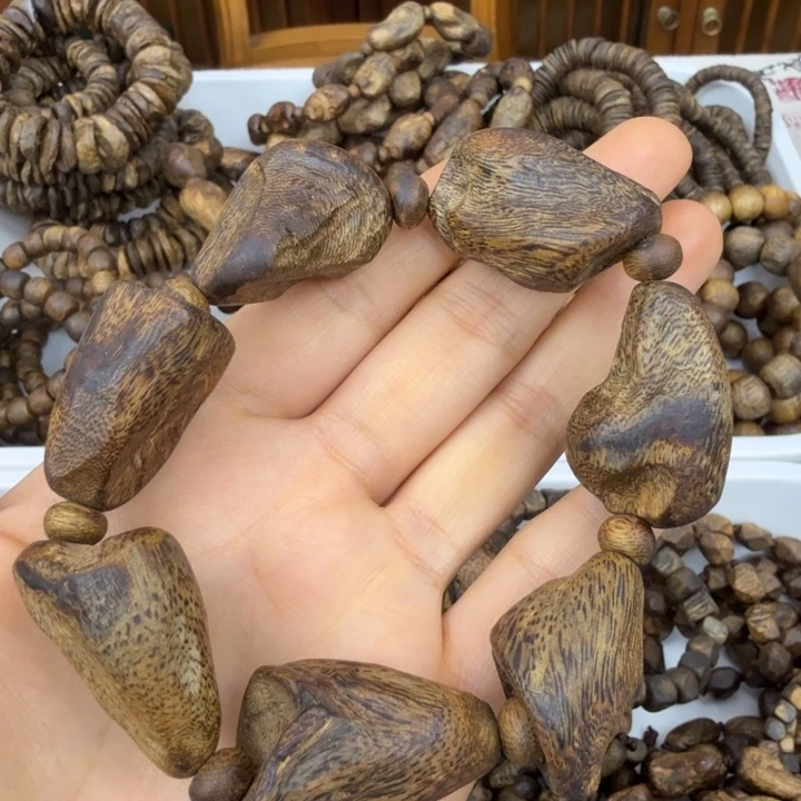 沉香手串叫***?沉香绿奇楠大树丁留疤单圈30