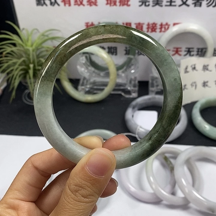 未镶嵌手镯翡翠66号。 58.2圈