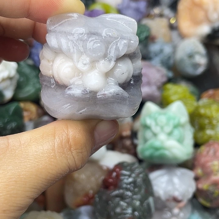 石英岩玉未镶嵌醒狮