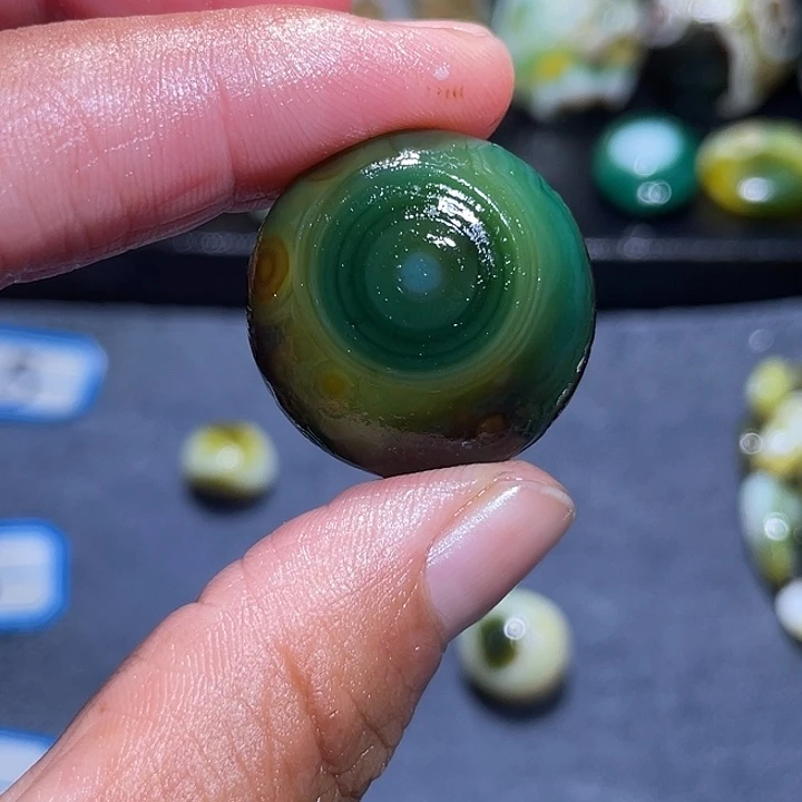 悟***》未镶嵌玛瑙/玉髓珠宝奇石