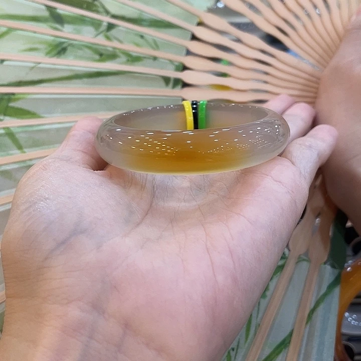 朝***北玛瑙/玉髓手镯未镶嵌