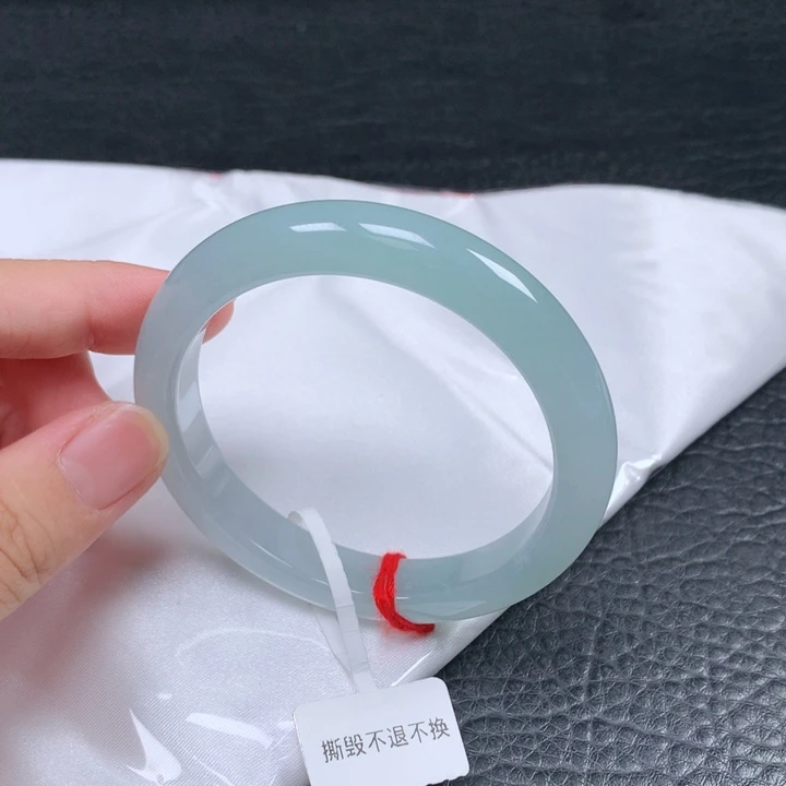 翡翠未镶嵌手镯