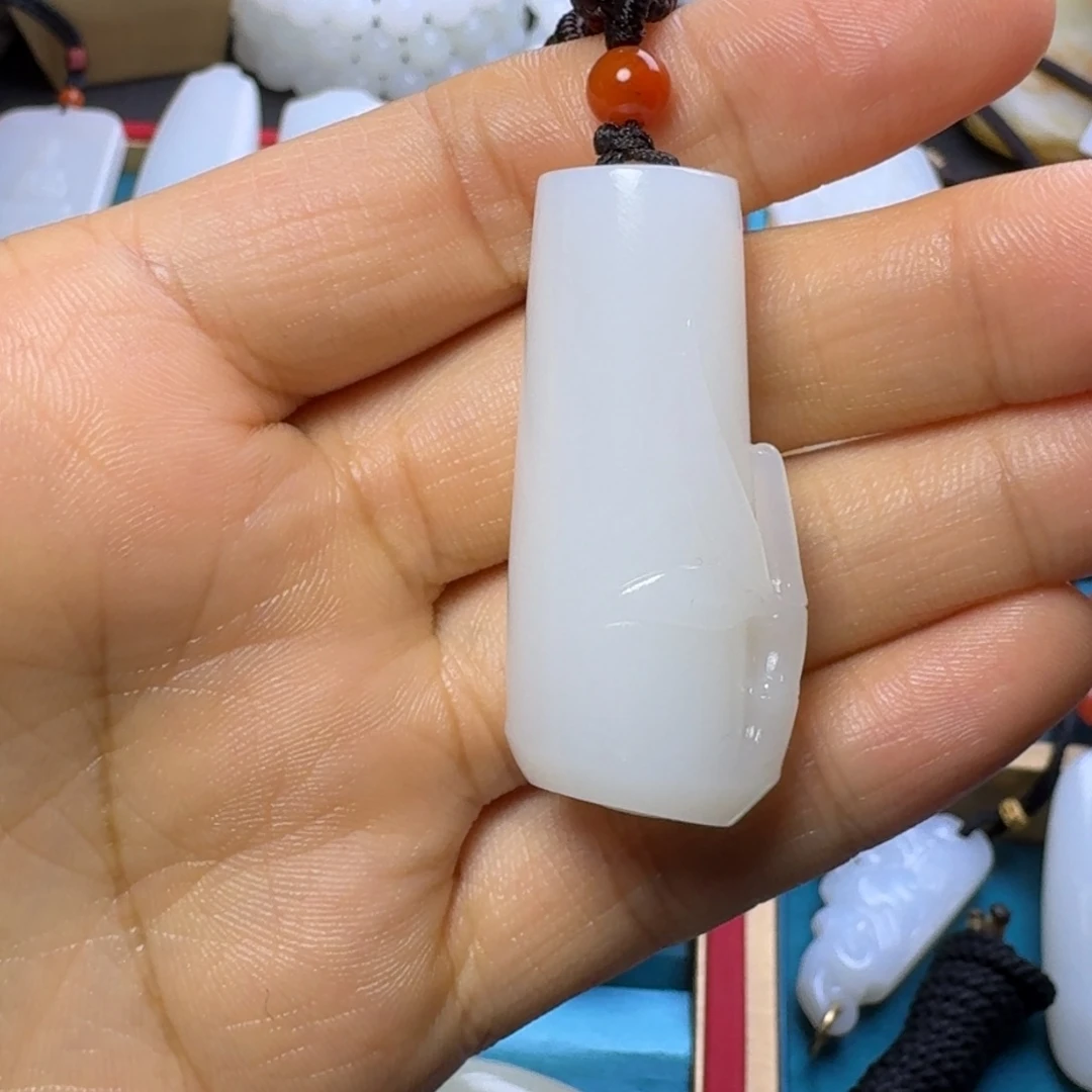和田玉颈饰未镶嵌徐***帅