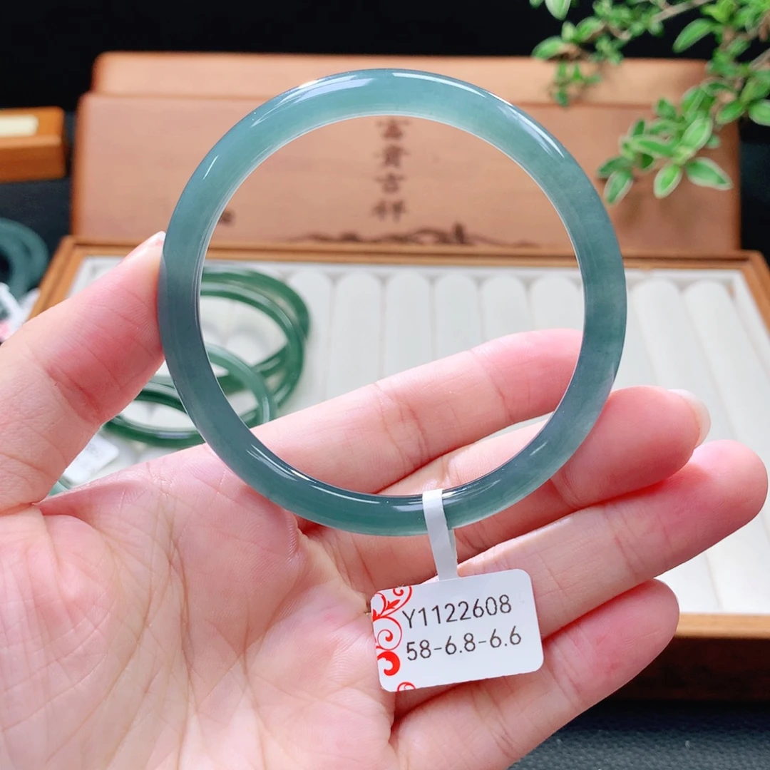 翡翠未镶嵌手镯（圆镯）