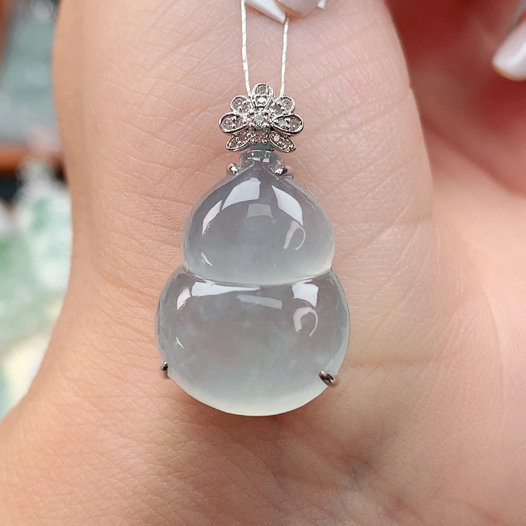 颈饰18K金镶嵌翡翠葫芦