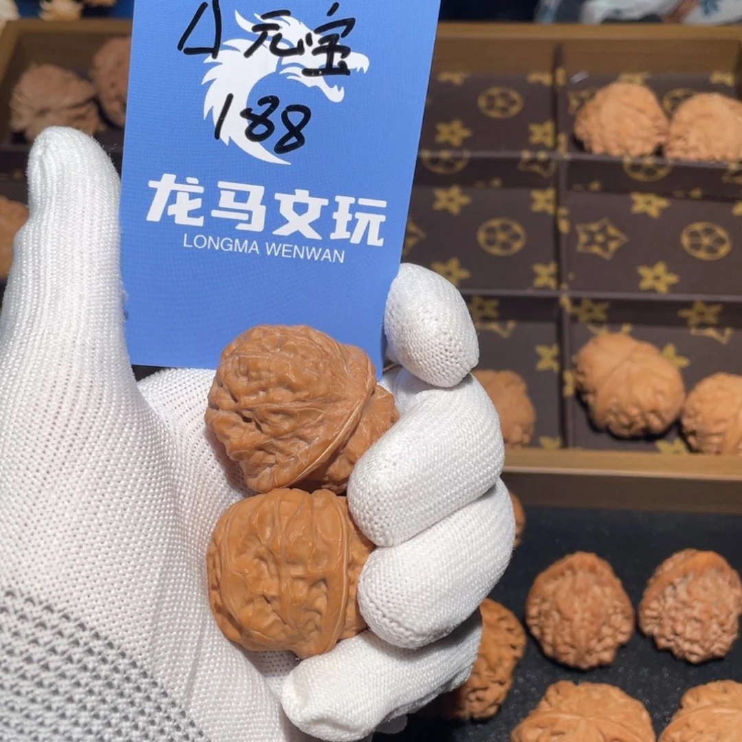 宁***.吊坠桃核门头沟元宝 编号A233